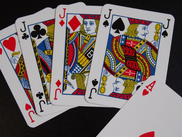 Poker Strategy Blunders: Jonathan Little’s Key Lessons